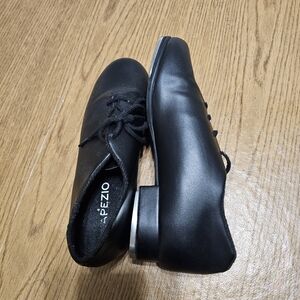 Capezio Women's 6.5 Black Tap Shoes